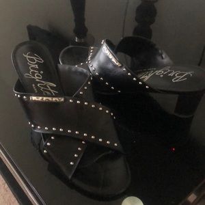 Brighton Cute black cocktail sandals .